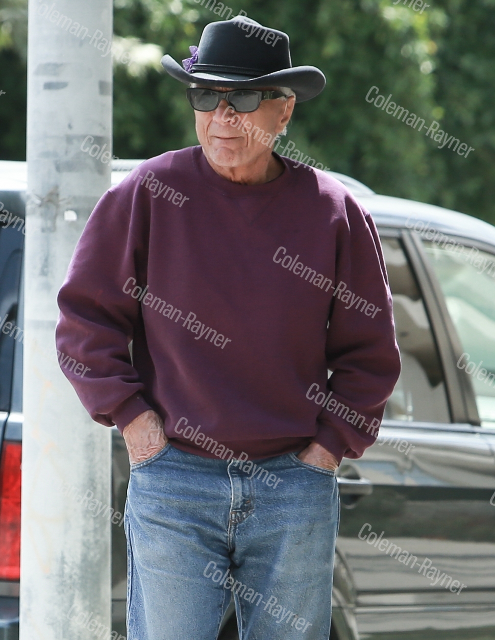Robert Blake visits the scene of his wife's death